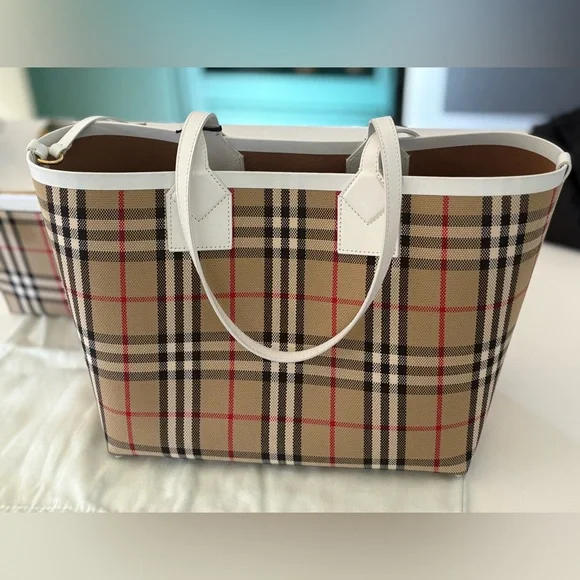 NEW AUTHENTIC BURBERRY SMALL LONDON TOTE - Picture 6 of 16